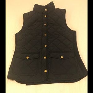 Black quilted snap/ zipper vest